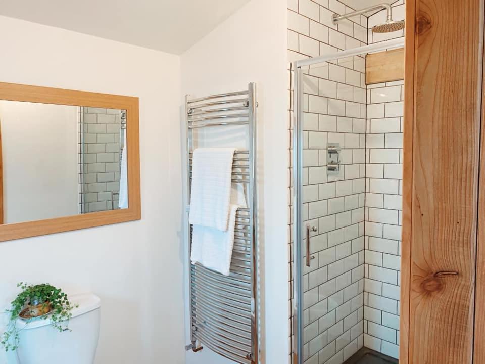 The Holford Arms Chalets And Glamping Hotel Didmarton Eksteriør billede