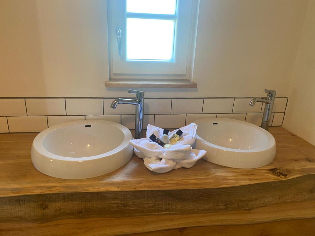 The Holford Arms Chalets And Glamping Hotel Didmarton Eksteriør billede