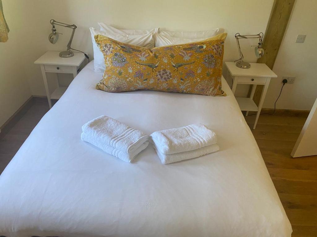 The Holford Arms Chalets And Glamping Hotel Didmarton Eksteriør billede