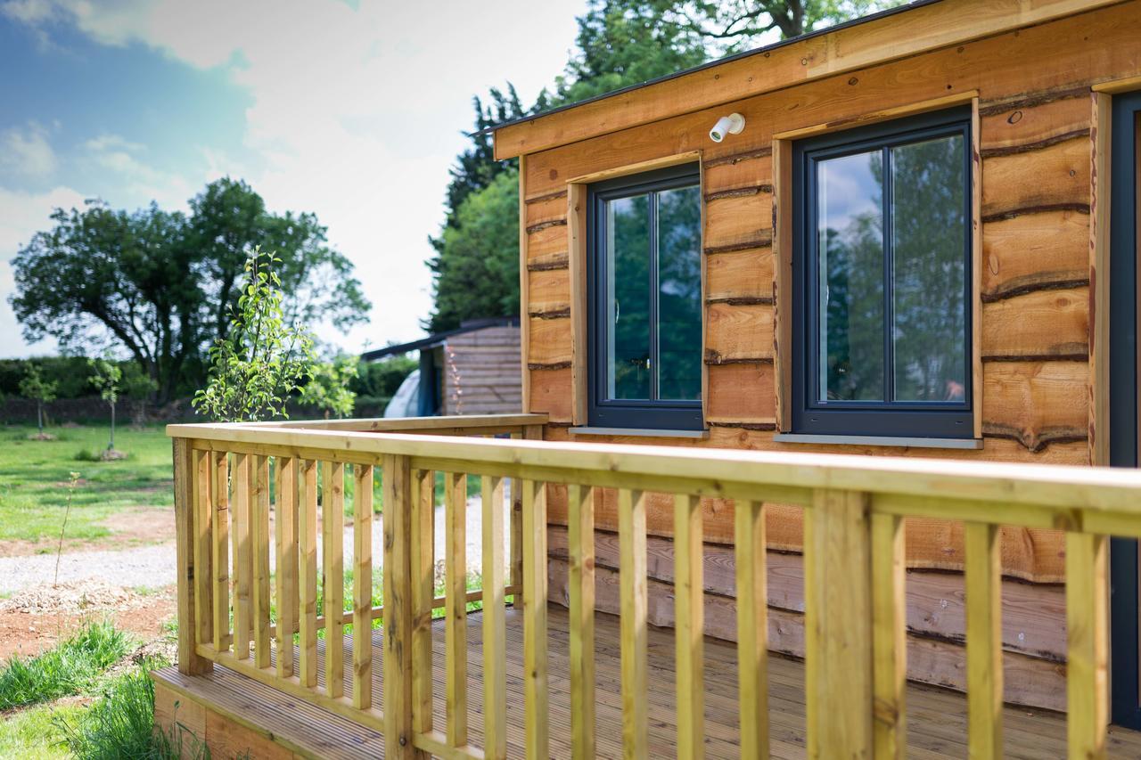 The Holford Arms Chalets And Glamping Hotel Didmarton Eksteriør billede